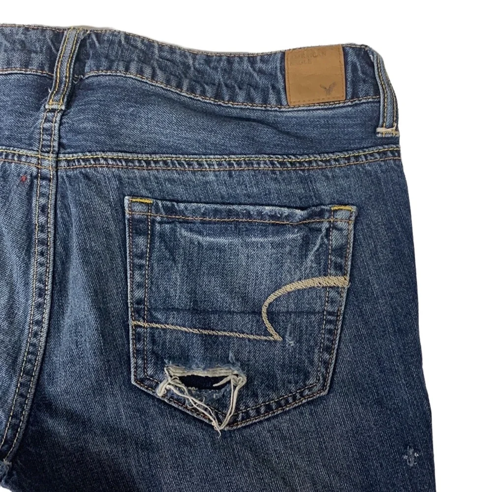 American Eagle Women's Medium Wash Cut Off Ripped Distressed Tom Girl Shorts 6